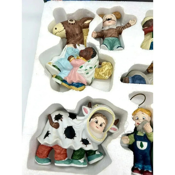 Holiday Expressions Silent Night Play 2nd Rehearsal Nativity Scene Set 12 Figure - Picture 4 of 10